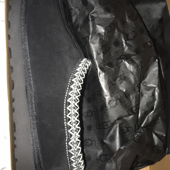 Men’s Ugg’s slip ons size 10